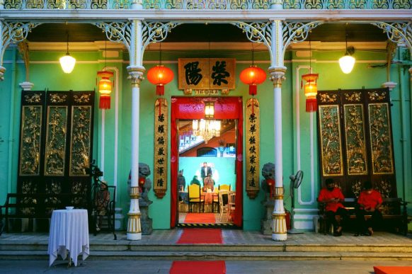 The-facade-of-Pinang-Peranakan-Mansion